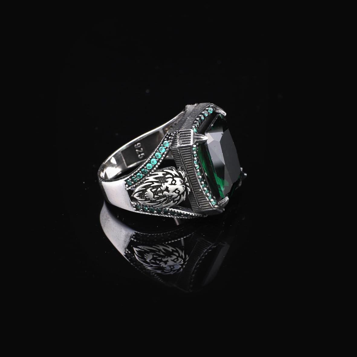 Handmade 925 Sterling Silver Lion Ring for Men - Emerald Gemstone