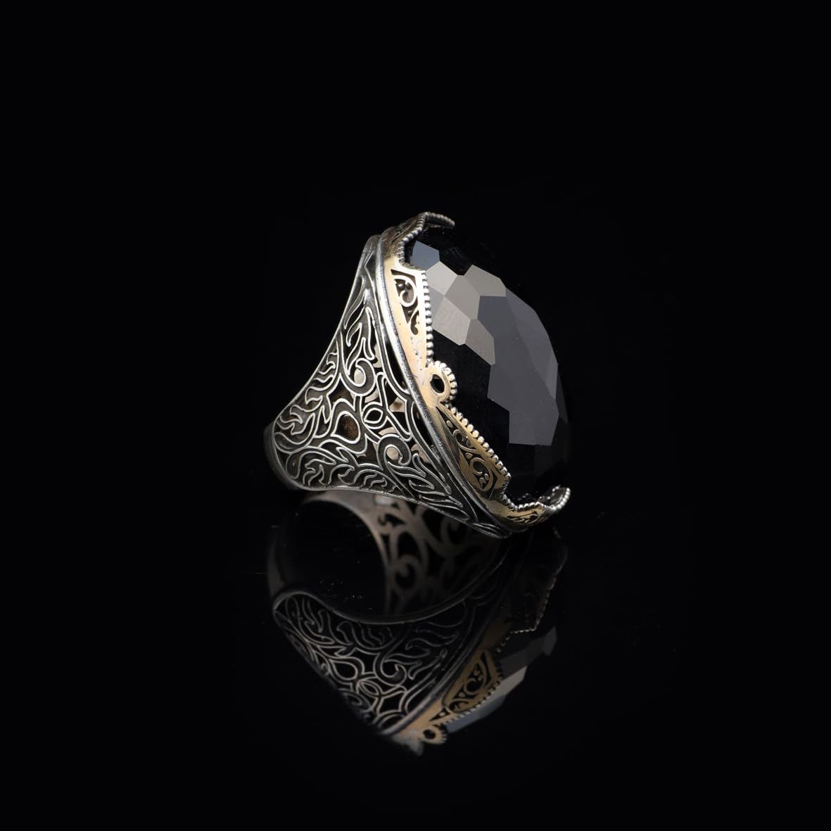 Black Onyx Ring with Large Oval Stone – Vintage Men’s Ring in Polished 925 Sterling Silver