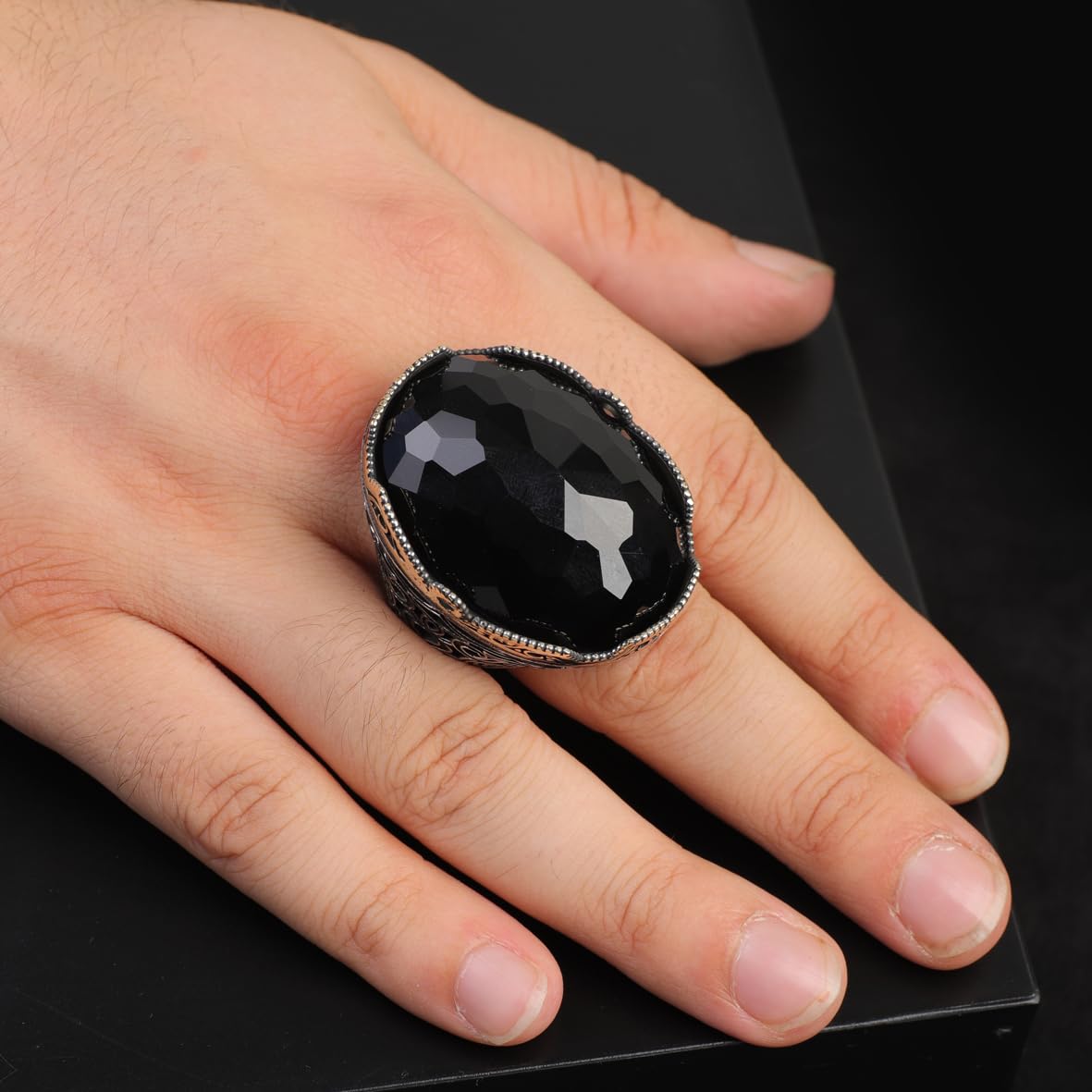 Black Onyx Ring with Large Oval Stone – Vintage Men’s Ring in Polished 925 Sterling Silver
