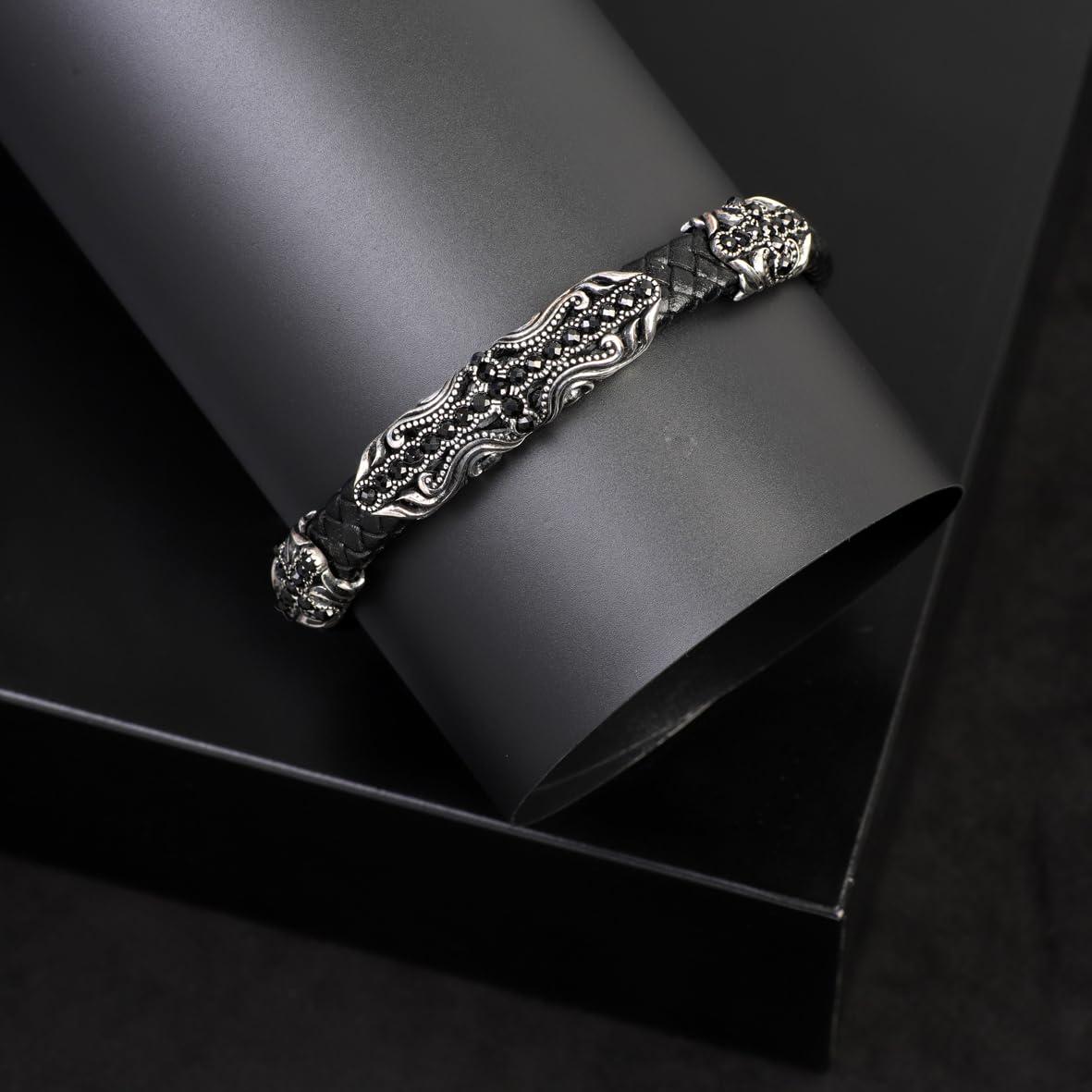 Sterling Silver Men’s Bracelet with Micro Onyx Stone – Leather and Silver Hand-Engraved Vintage Bracelet