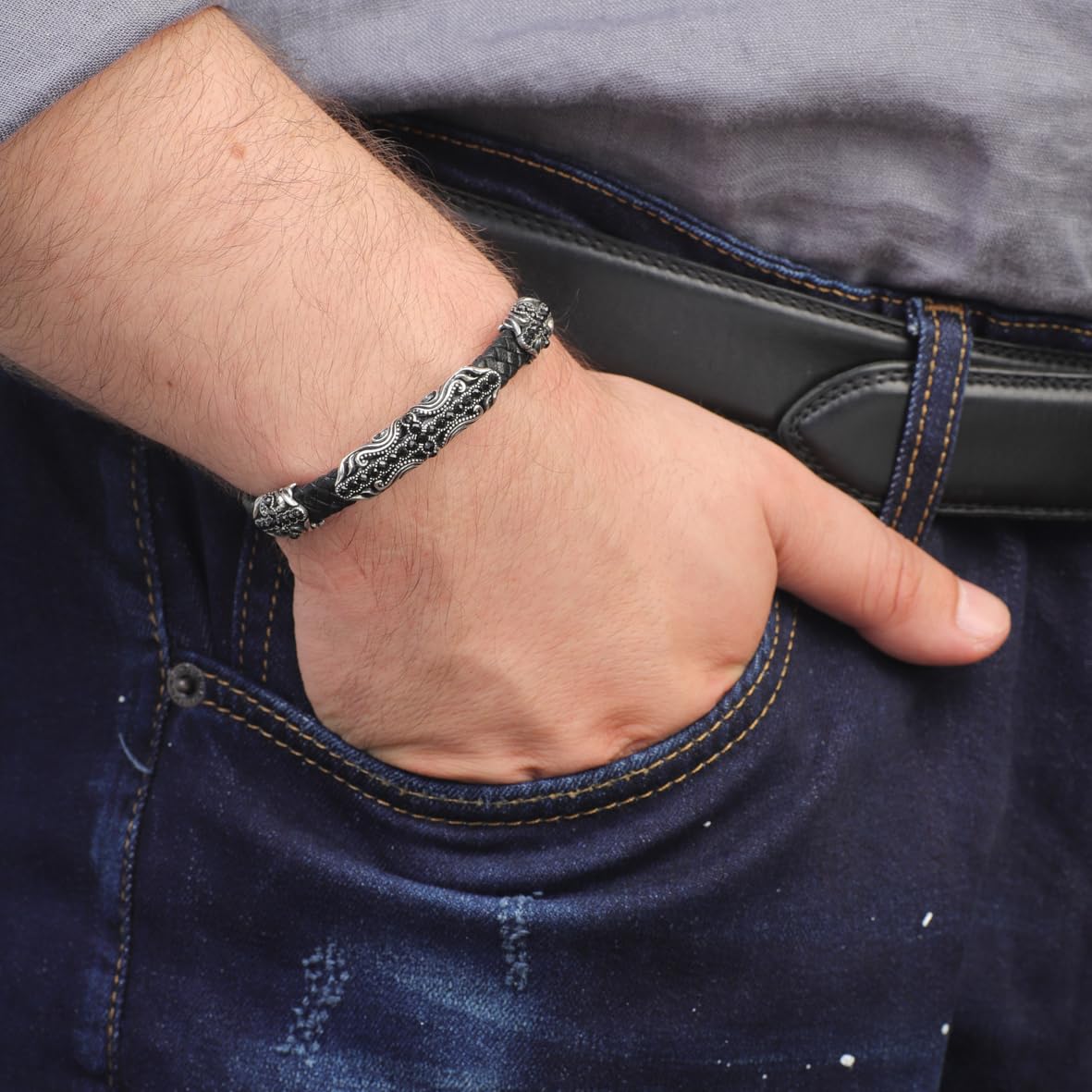Sterling Silver Men’s Bracelet with Micro Onyx Stone – Leather and Silver Hand-Engraved Vintage Bracelet