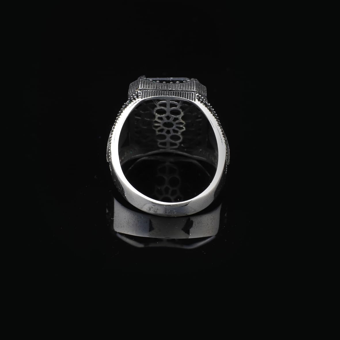 Handmade 925 Sterling Silver Lion Ring for Men - Emerald Gemstone