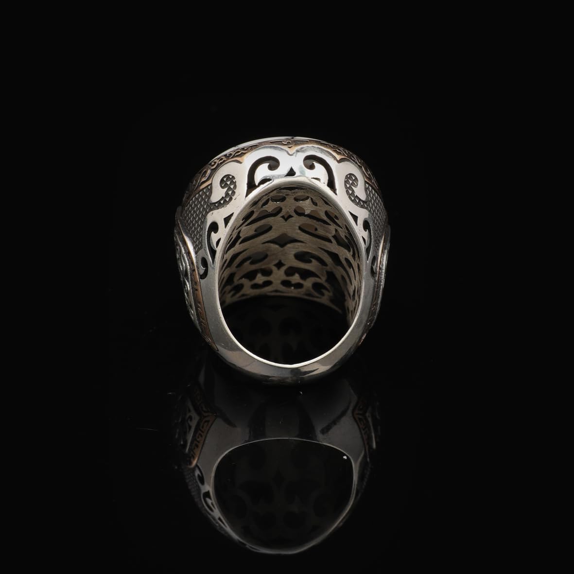 Vintage White Turquoise Ring – Large Oval Stone in Polished 925 Sterling Silver