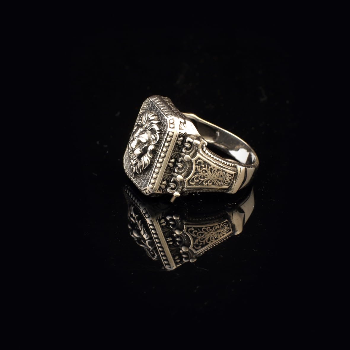 Sterling Silver Lion Signet Ring – Vintage Animal Statement Jewelry