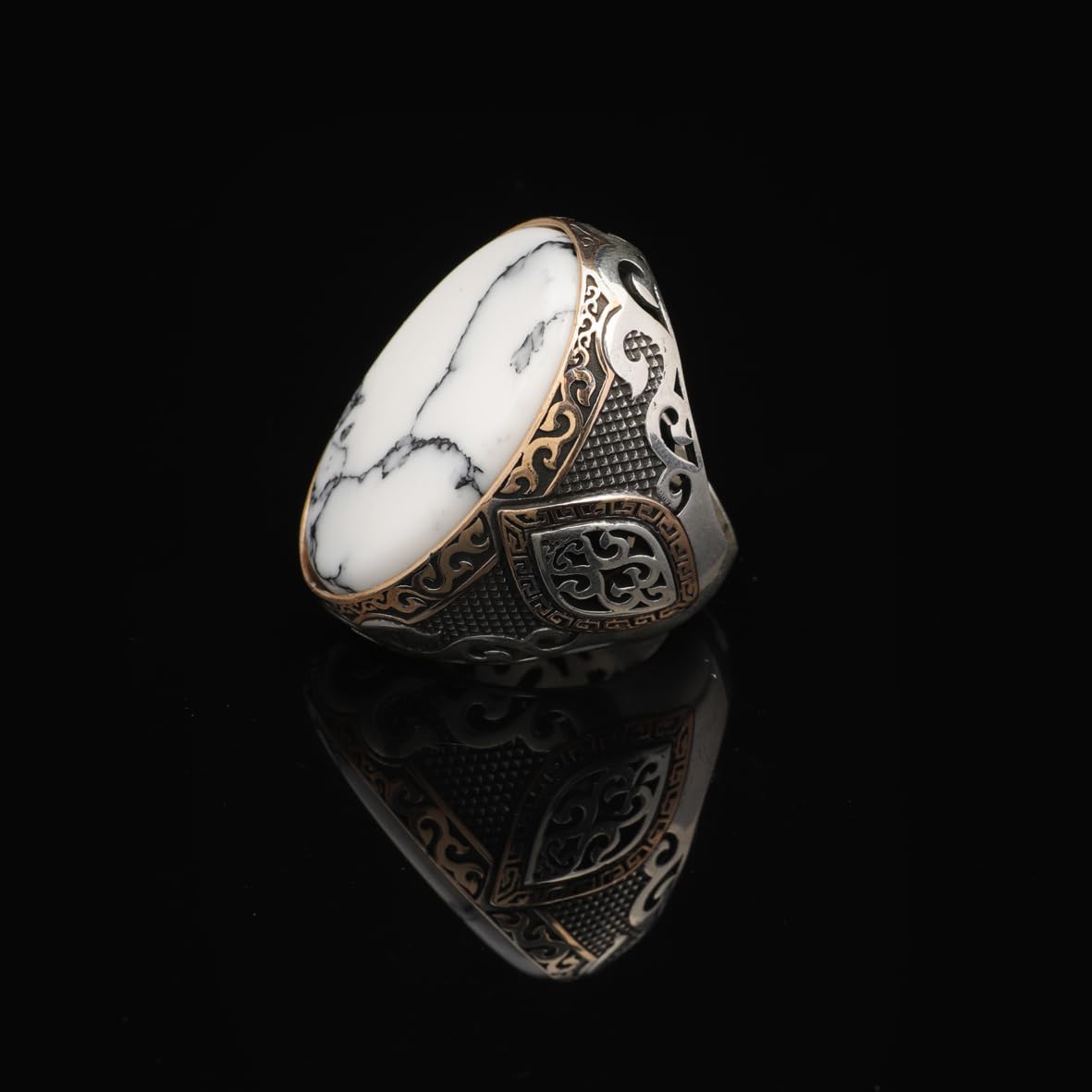 Vintage White Turquoise Ring – Large Oval Stone in Polished 925 Sterling Silver