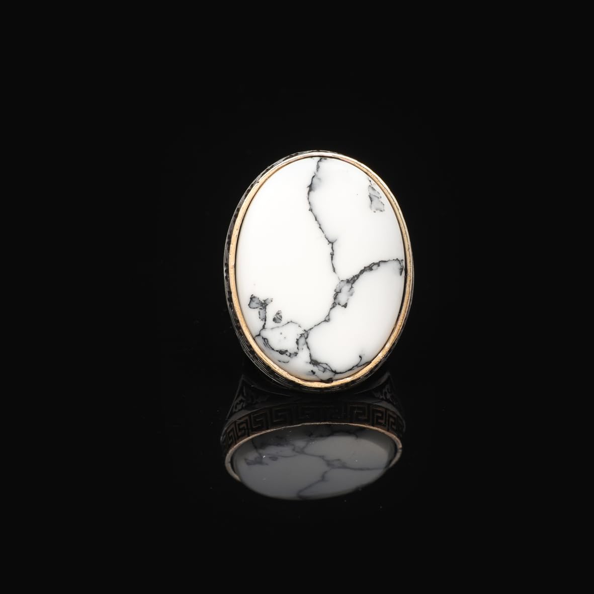 White Turquoise Men’s Ring with Large Oval Stone – Vintage 925 Sterling Silver Ring
