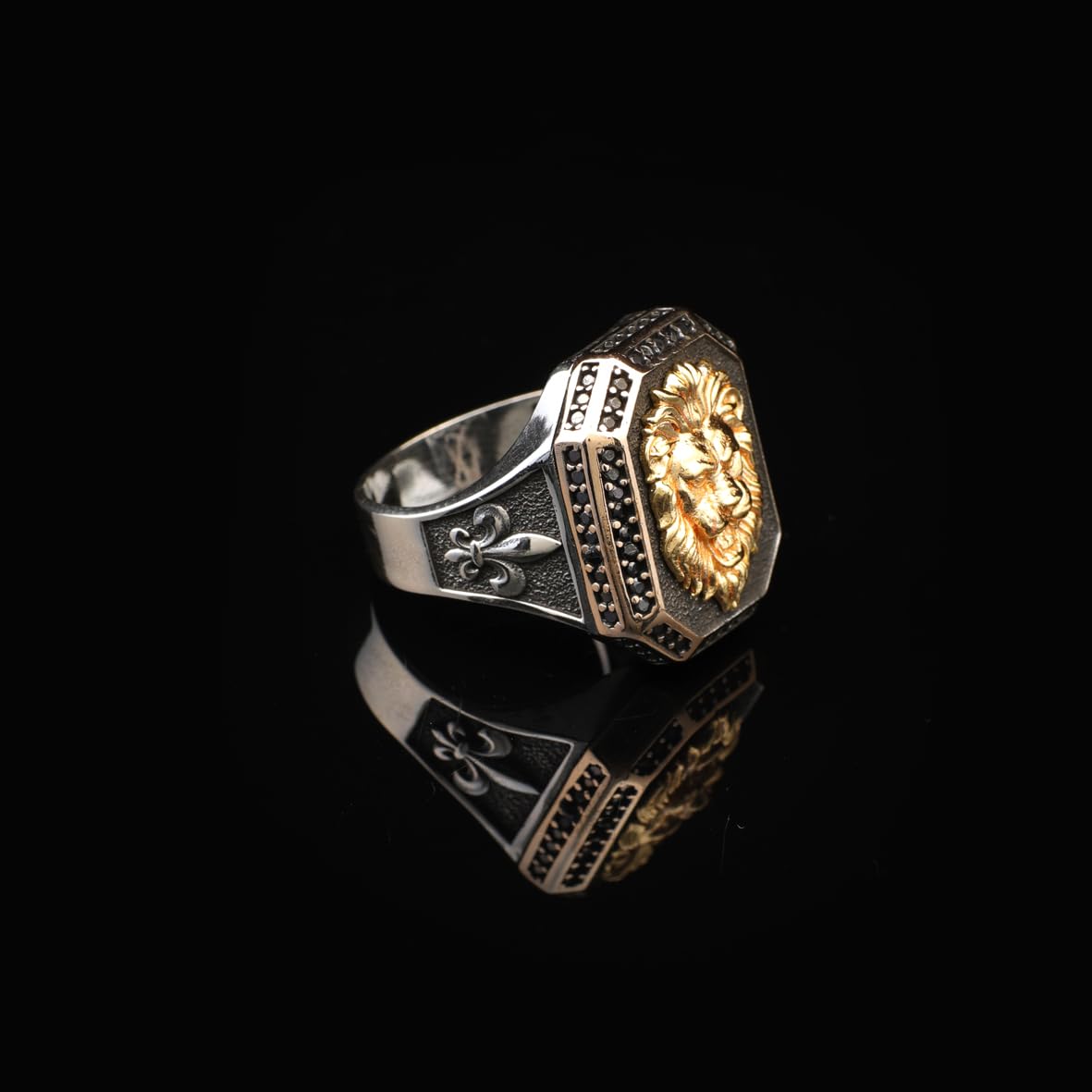 Mens Lion Signet Ring with Onyx Gemstone – Handmade Vintage Sterling Silver Ring – Animal-Inspired Engagement Ring for Men – Custom Engraved Jewelry