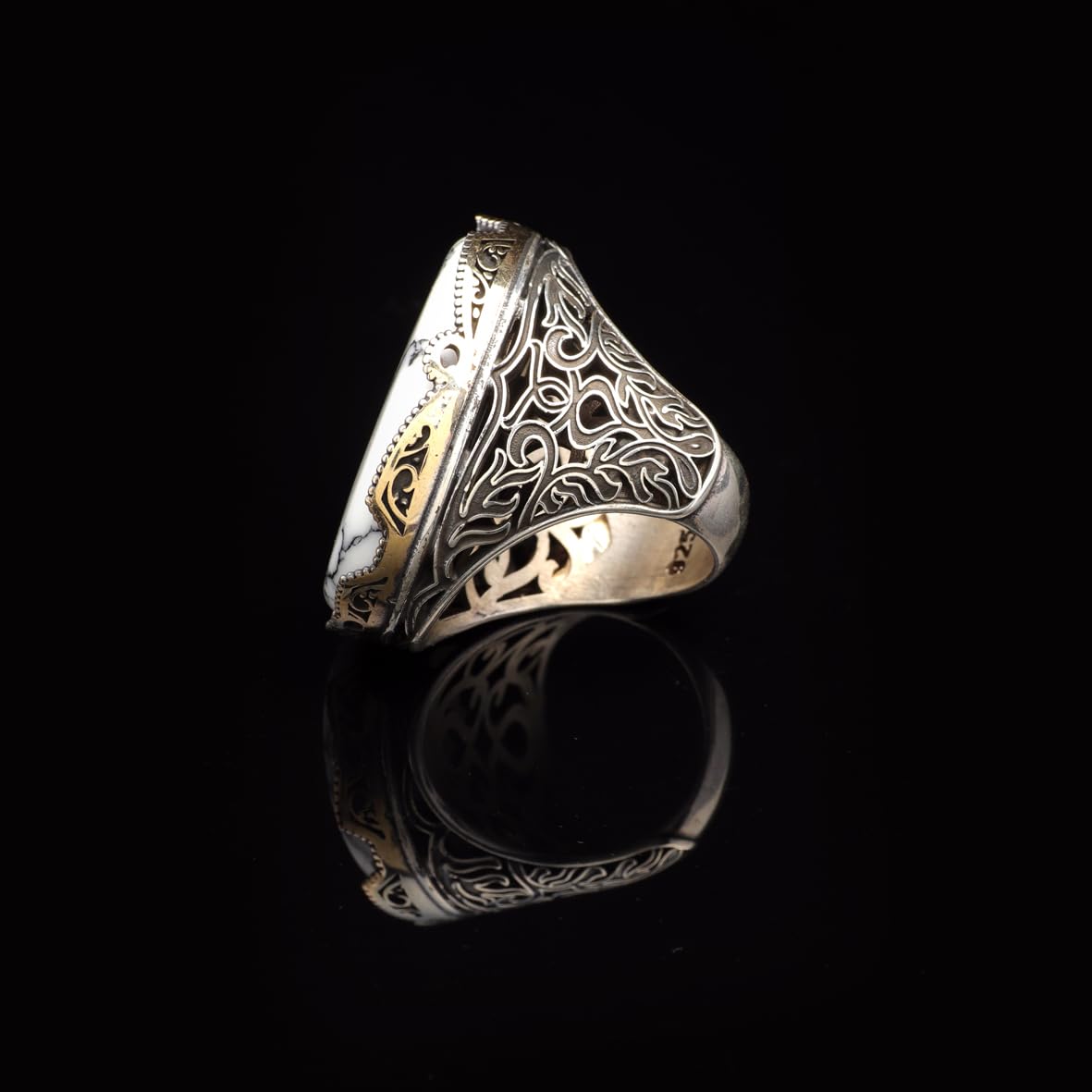 White Turquoise Men’s Ring with Large Oval Stone – Vintage 925 Sterling Silver Ring
