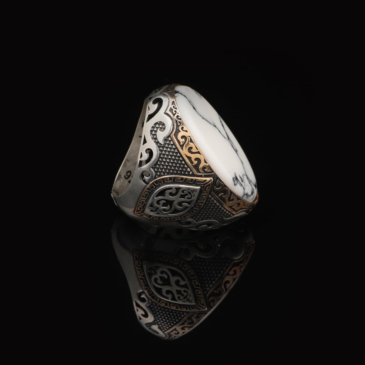 Vintage White Turquoise Ring – Large Oval Stone in Polished 925 Sterling Silver