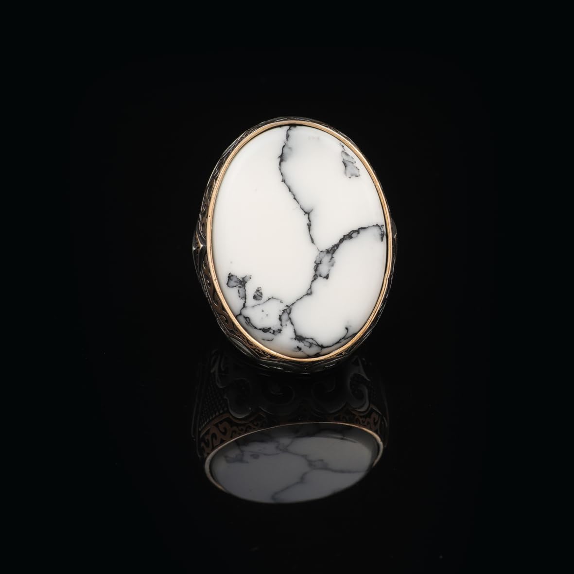 Vintage White Turquoise Ring – Large Oval Stone in Polished 925 Sterling Silver