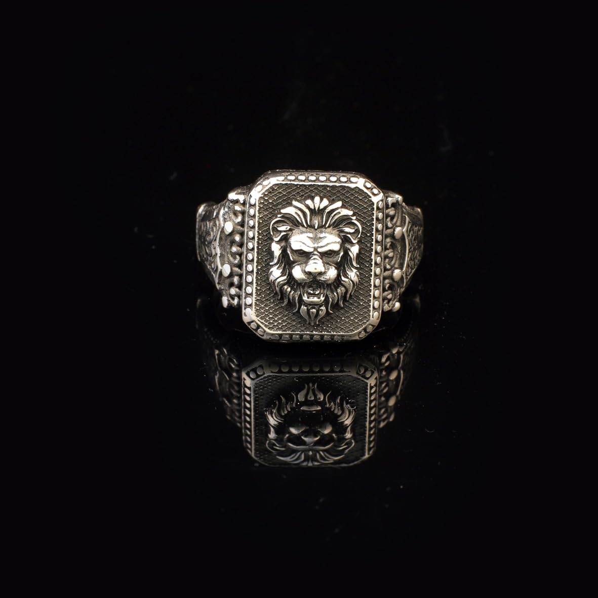 Sterling Silver Lion Signet Ring – Vintage Animal Statement Jewelry