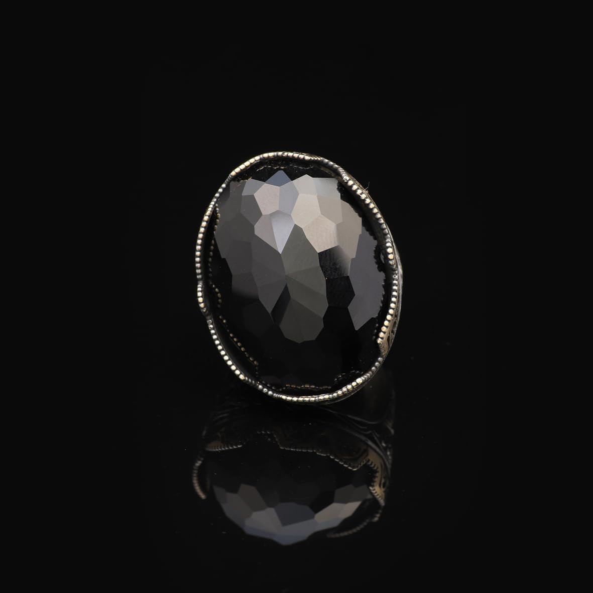Black Onyx Ring with Large Oval Stone – Vintage Men’s Ring in Polished 925 Sterling Silver