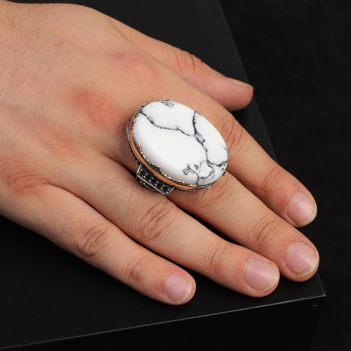 925 Sterling Silver Vintage Ring with White Turquoise - Large Oval Stone