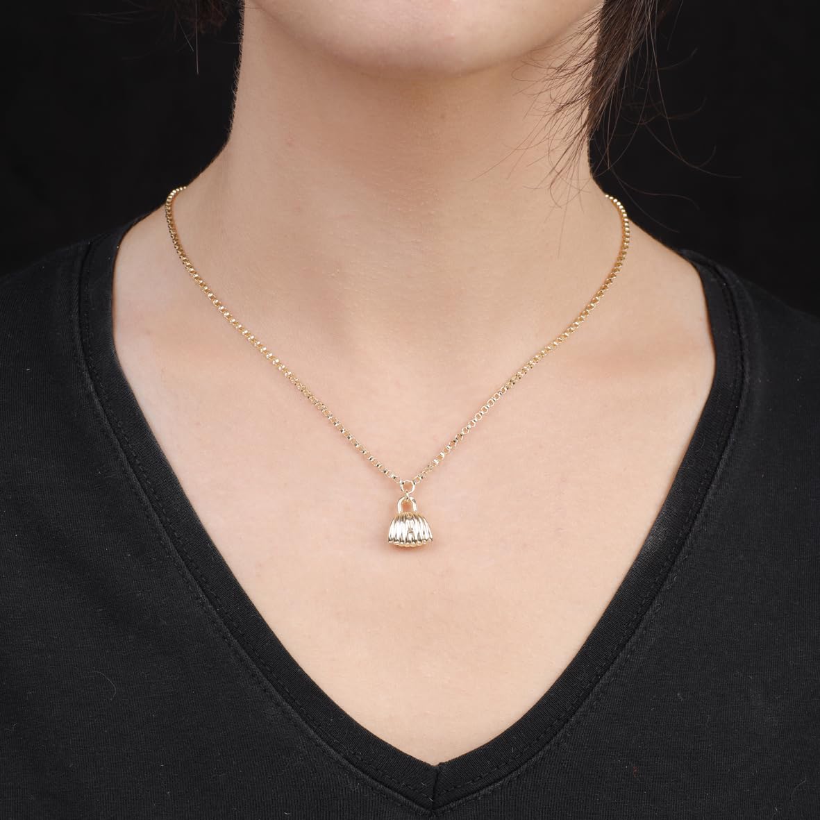 Shell Necklace and Lock Pendant: Aesthetic Gold Plated and Sterling Silver Necklace for Women - Cute and Aesthetic Gold Plated Jewelry for Women - Birthday Gifts for Women
