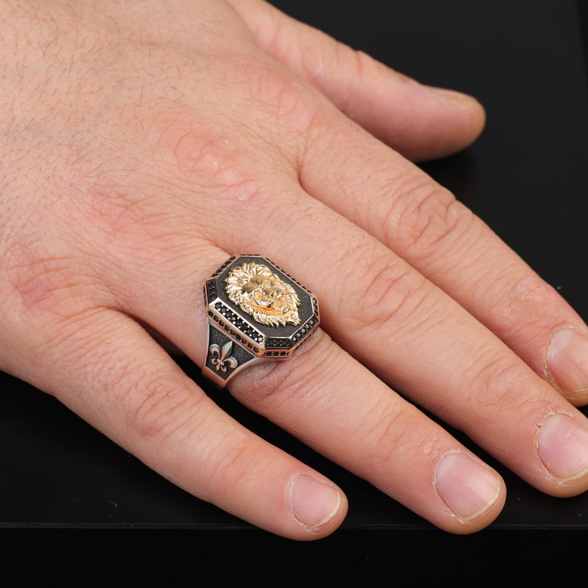 Mens Lion Signet Ring with Onyx Gemstone – Handmade Vintage Sterling Silver Ring – Animal-Inspired Engagement Ring for Men – Custom Engraved Jewelry