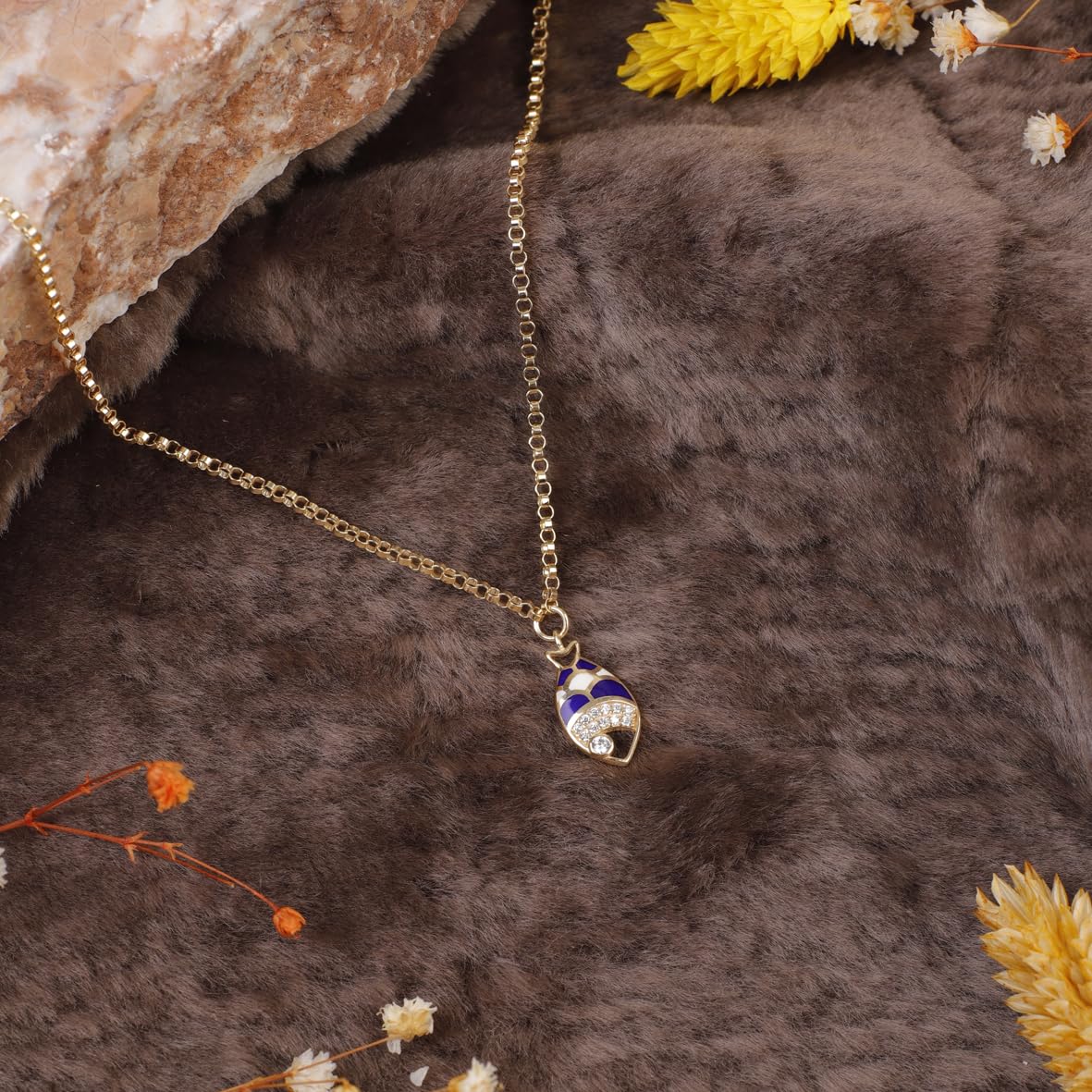 Fish Necklace in Gold Jewelry for Women - Gold Chain and Aesthetic Jewelry - Cute Fish Necklace in Gold Jewelry Collection - Birthday Gifts for Women